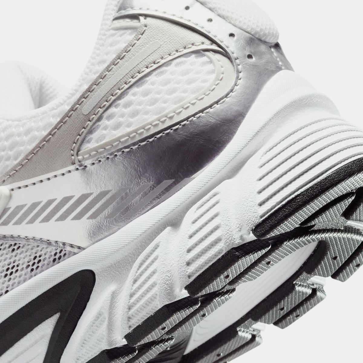 Exclusive V5 RNR Mens Running Shoes (White/Black/Vast Grey) — 8 — Top View