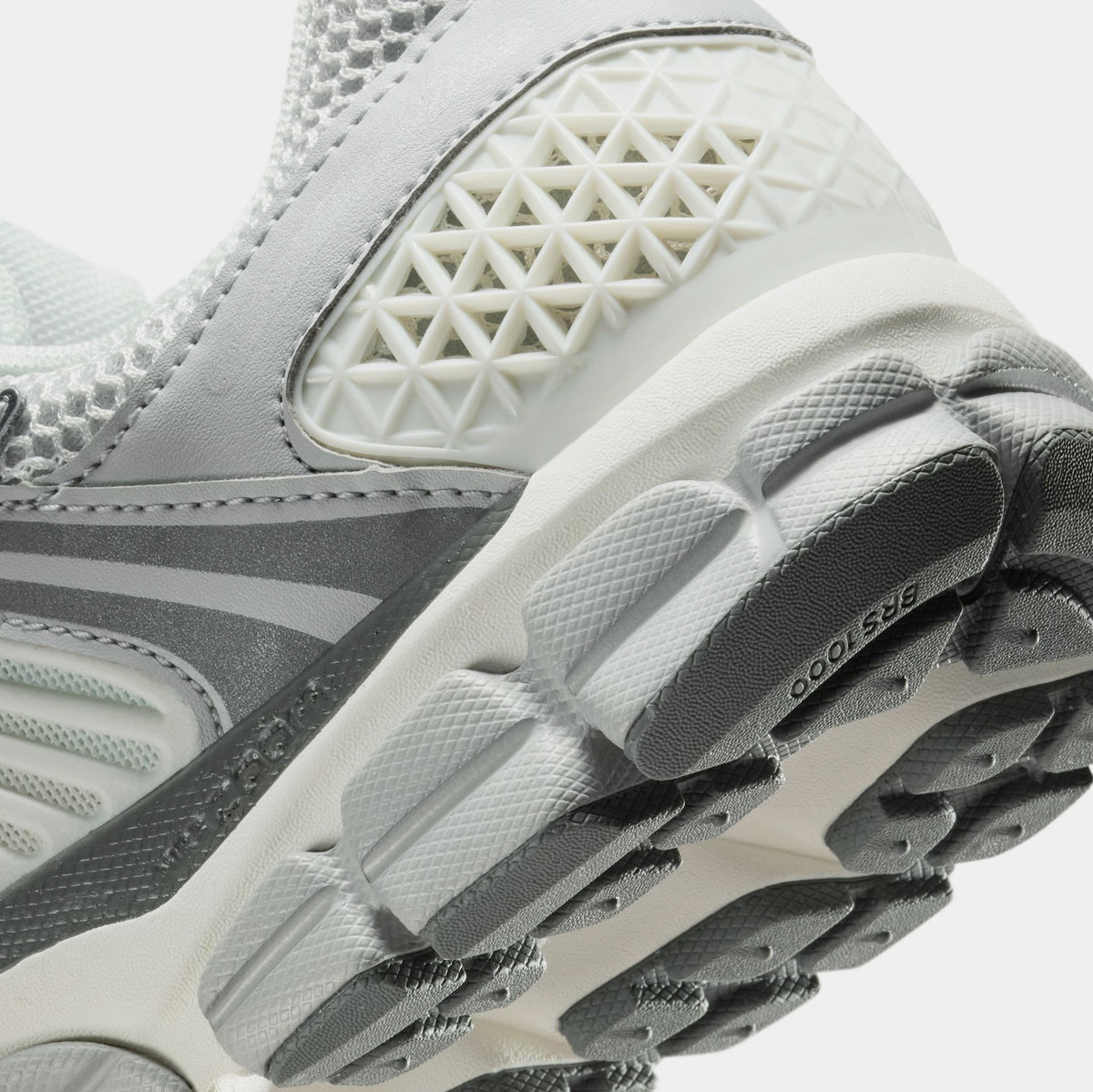 Exclusive Zoom Vomero 5 Mens Running Shoes (Summit White/Light Smoke Grey/Smoke Grey/Metallic Silver) — 6 — Lifestyle View