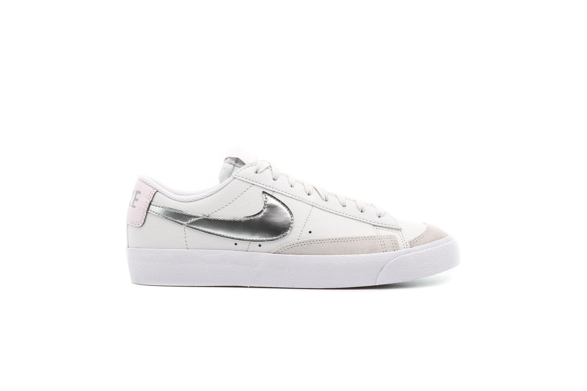 Exclusive Nike BLAZER LOW '77 (GS) "PLATINUM TINT" — 3.5Y — Front View