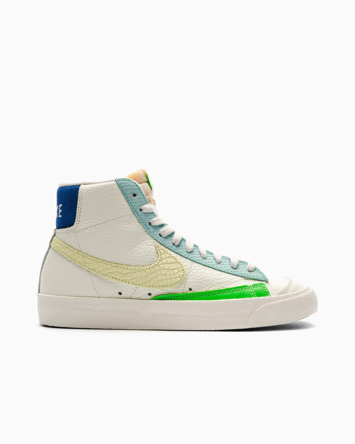 Exclusive Nike WMNS BLAZER MID '77 — 5 — Front View