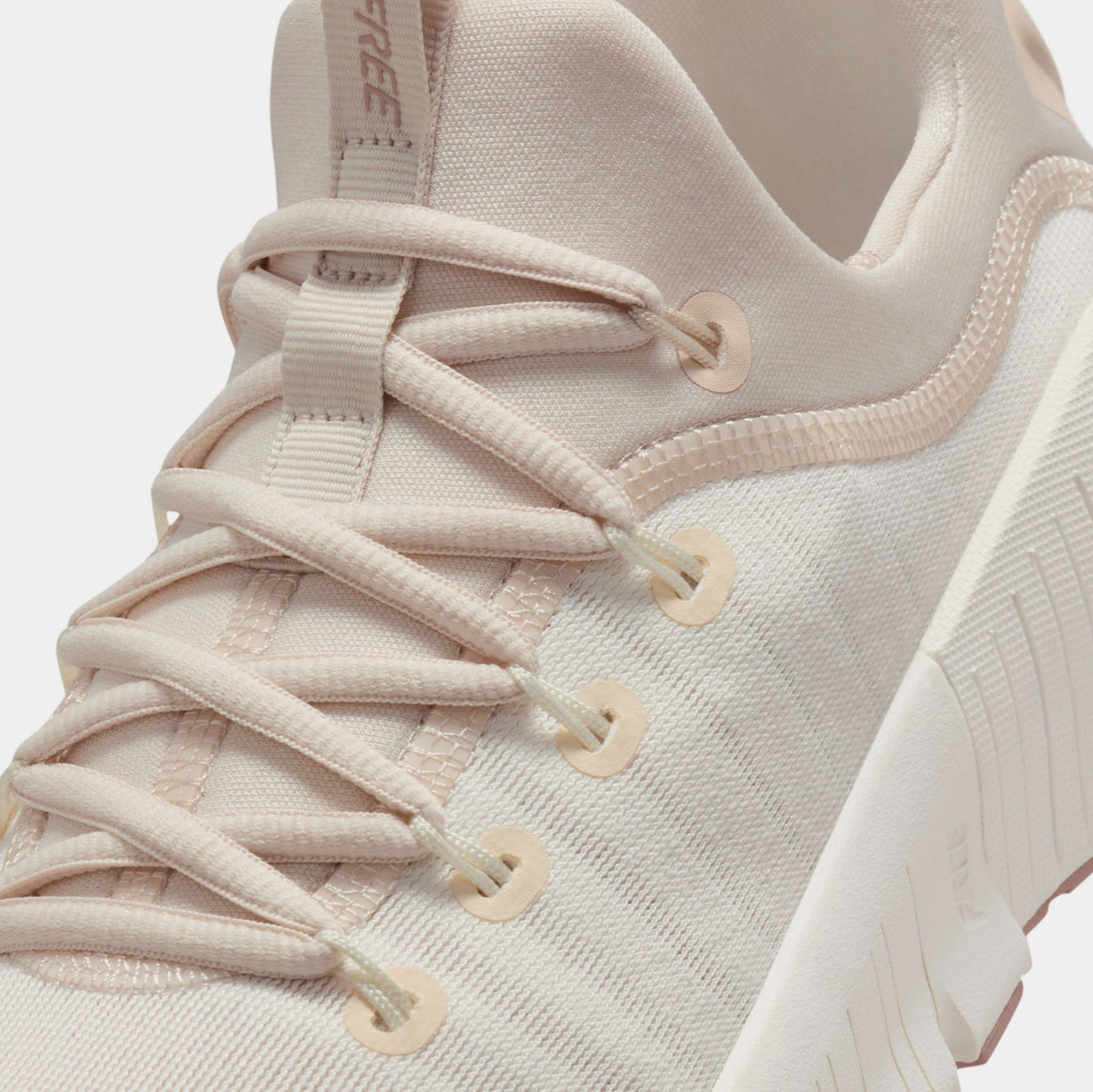Exclusive Free Metcon 6 Womens Running Shoes (Soft Pearl/Particle Pink/Pearl White) — 5 — Detail View