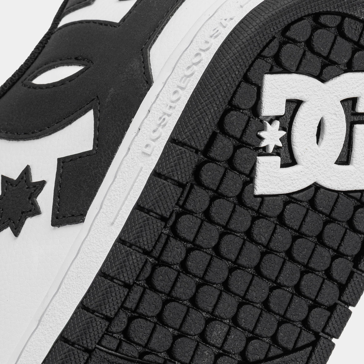 Exclusive Court Graffik Mens Skate Shoes (White/Black) — 7 — Top View