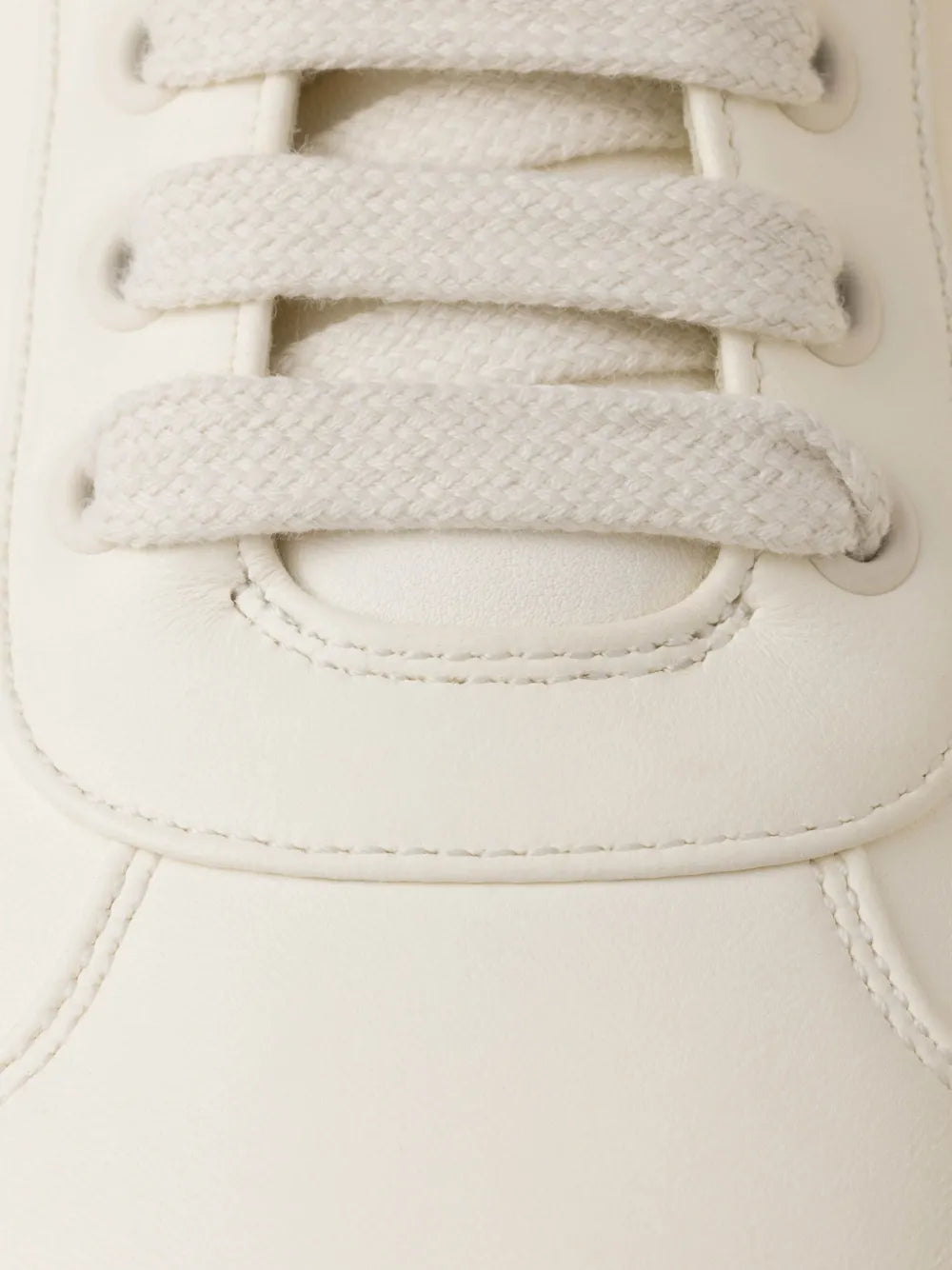 Americas Cup Lace-Up