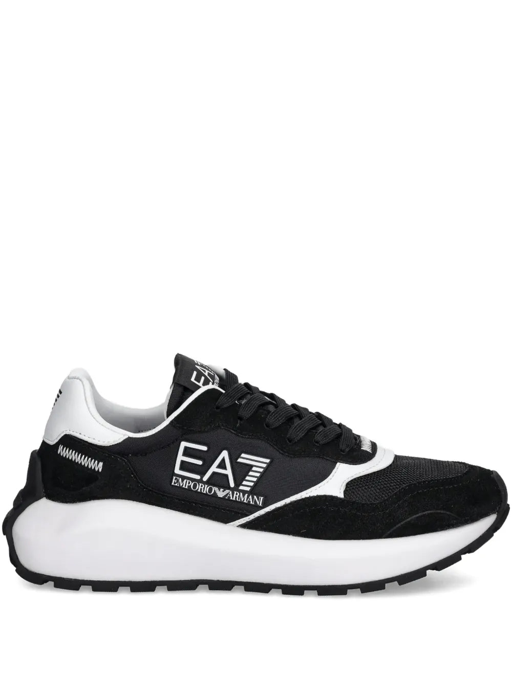 Lace-Up Logo-Detail