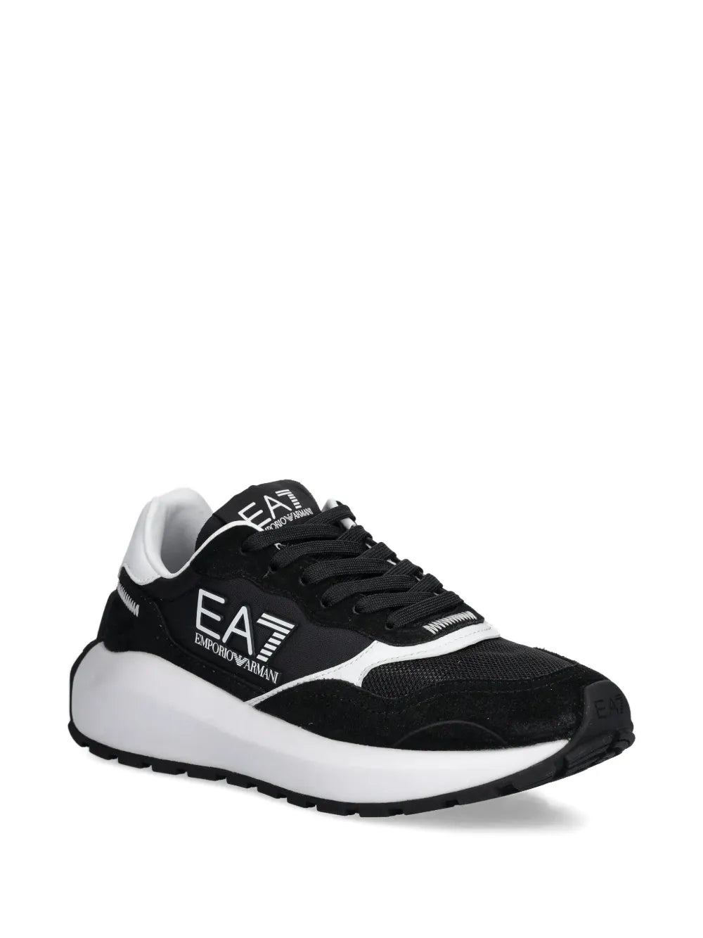 Lace-Up Logo-Detail