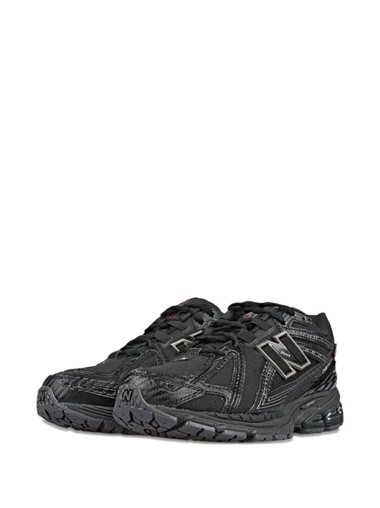 1906R Lace-Up