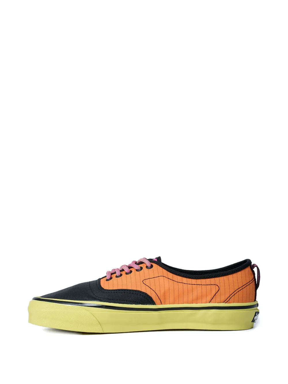 Contrast Panel Low-Top