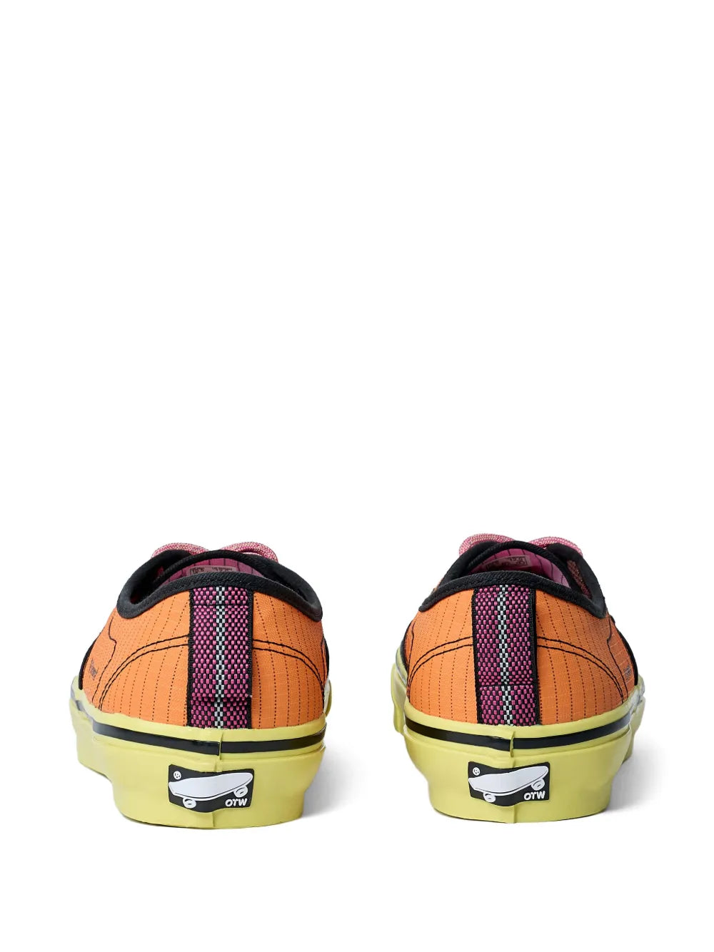 Contrast Panel Low-Top