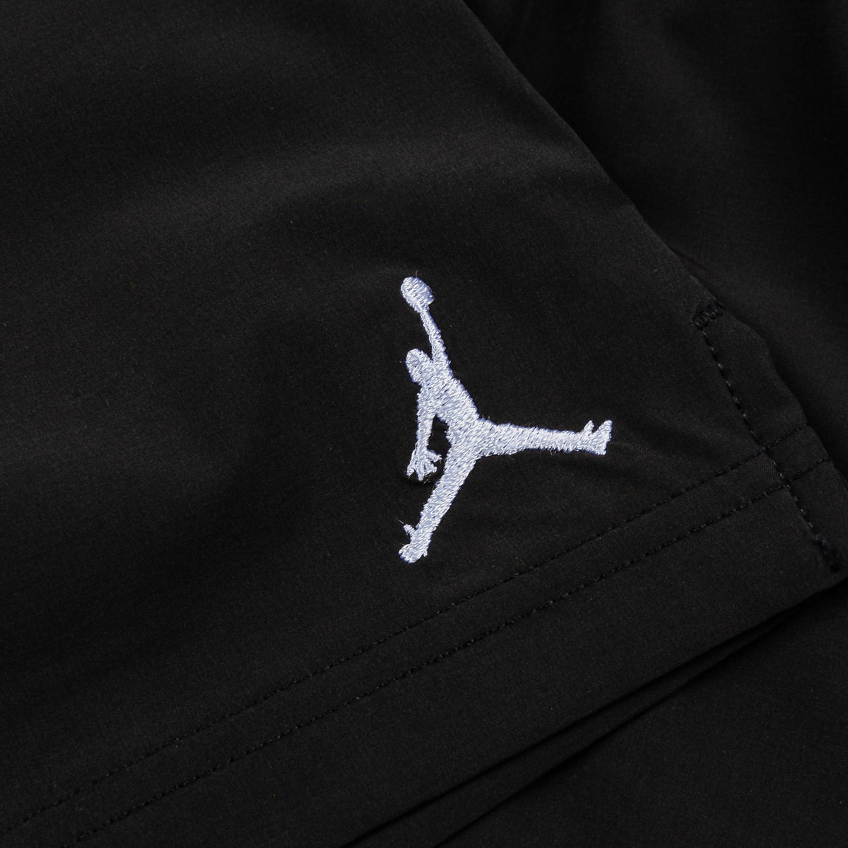 Exclusive Jumpman Play Woven Grade School Shorts (Black/White) — S — Back View