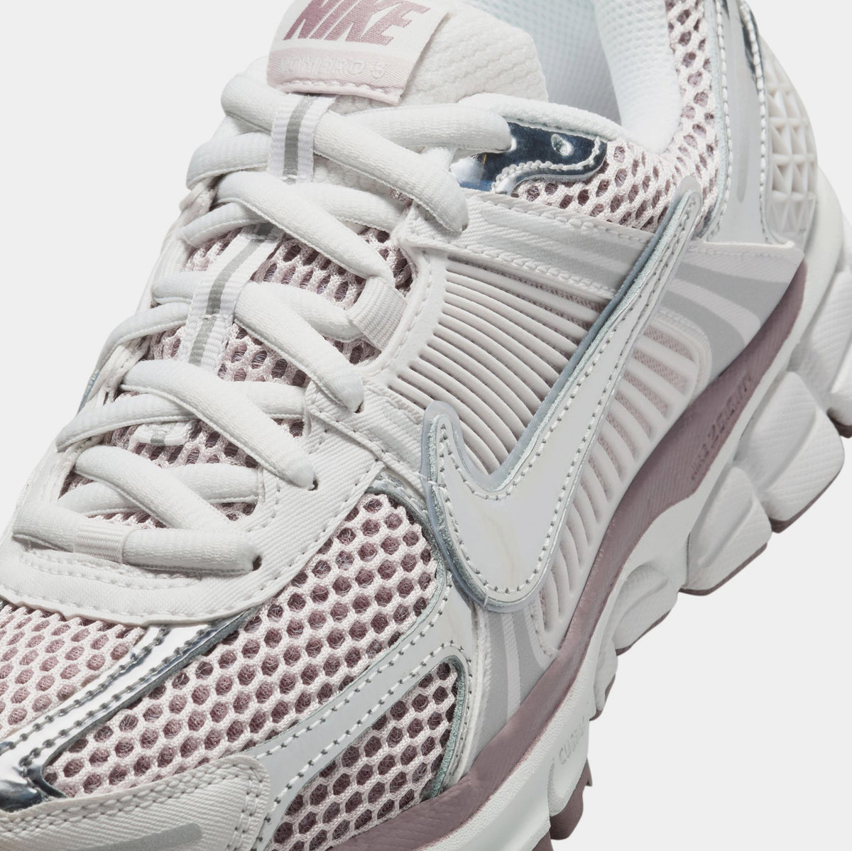 Exclusive Zoom Vomero 5 Womens Running Shoes (Vast Grey/Matallic Silver) — 5 — Detail View