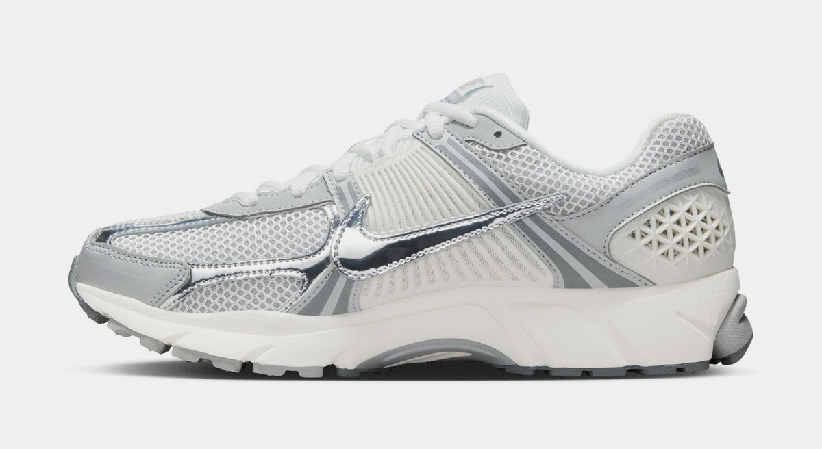 Exclusive Zoom Vomero 5 Mens Running Shoes (Summit White/Light Smoke Grey/Smoke Grey/Metallic Silver) — 6 — Back View