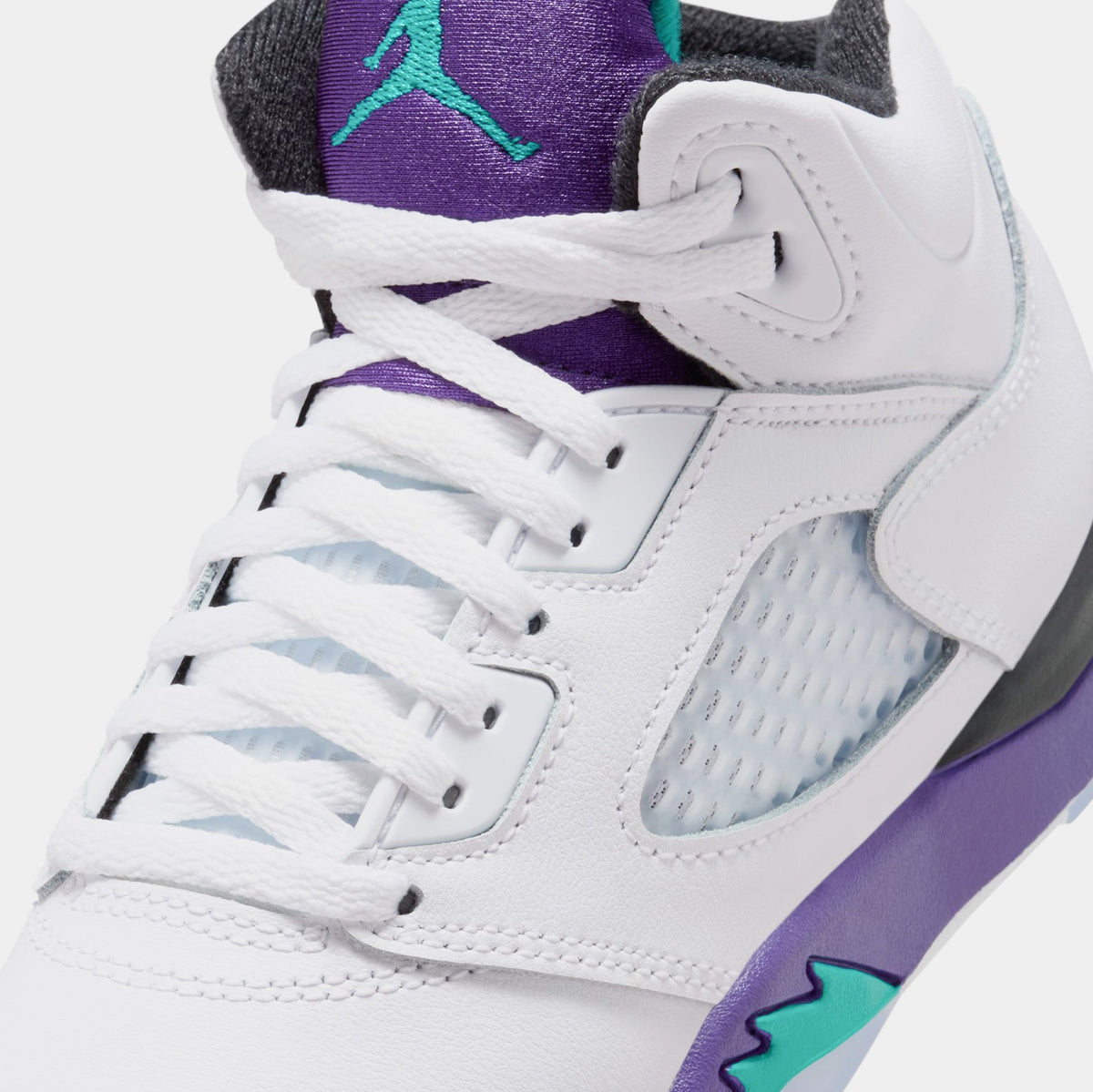 Exclusive Air Jordan 5 Retro Grape Preschool Lifestyle Shoes (White/New Emerald/Grape Ice/Black) — 10.5C — Detail View