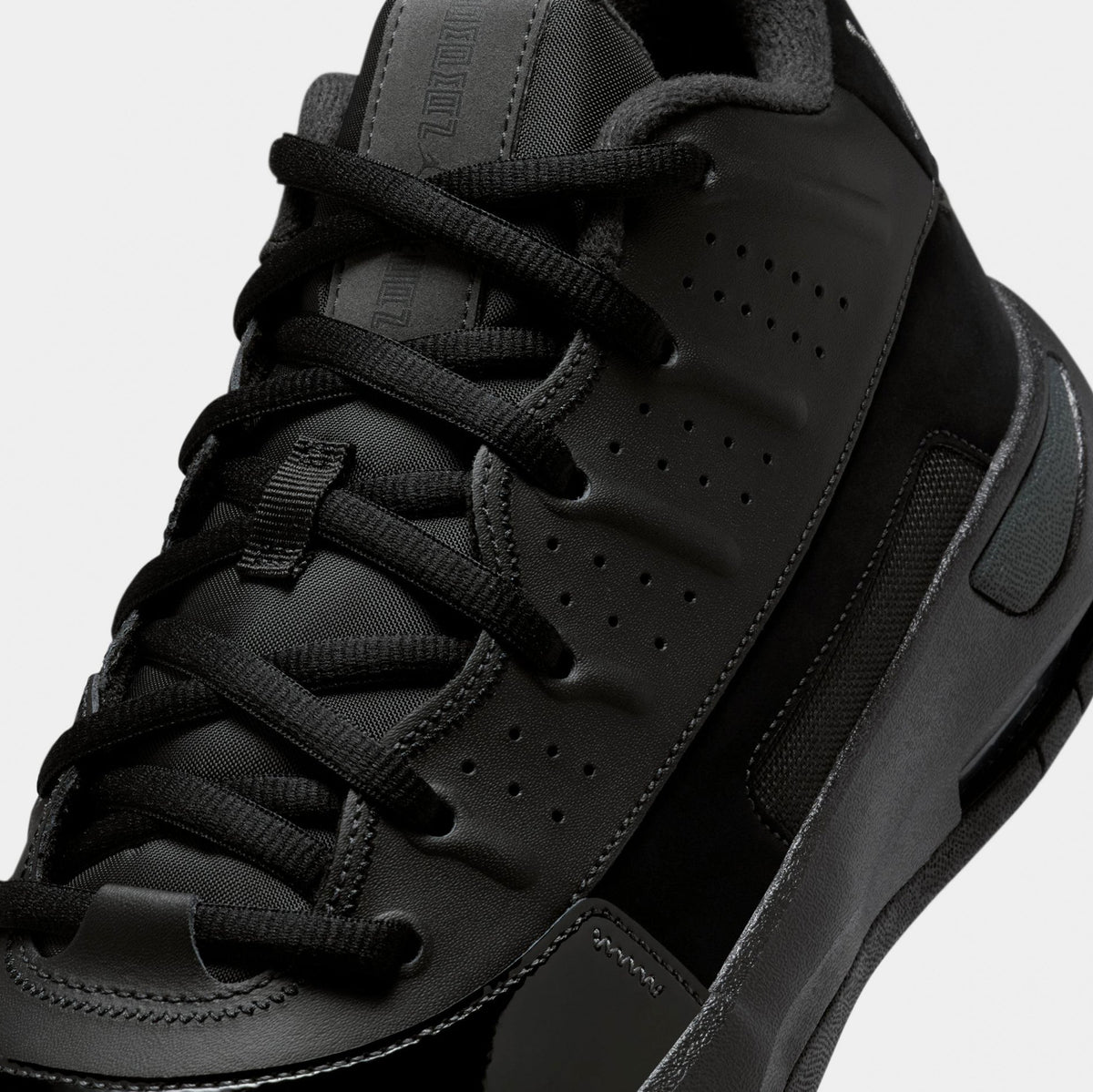 Exclusive Max Aura 7 Mens Lifestyle Shoes (Black/Anthracite) — 7 — Detail View