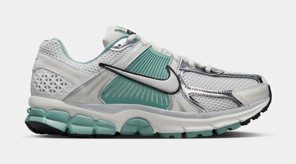 Exclusive Zoom Vomero 5 Womens Running Shoes (Summit White/Metallic Silver/Wolf Grey) — 5 — Front View