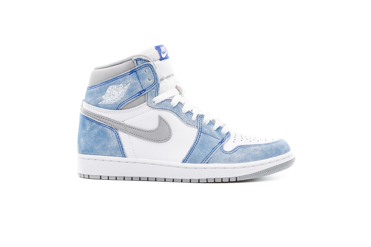 Exclusive Air Jordan 1 RETRO HIGH OG "HYPER ROYAL" — 3.5 — Front View