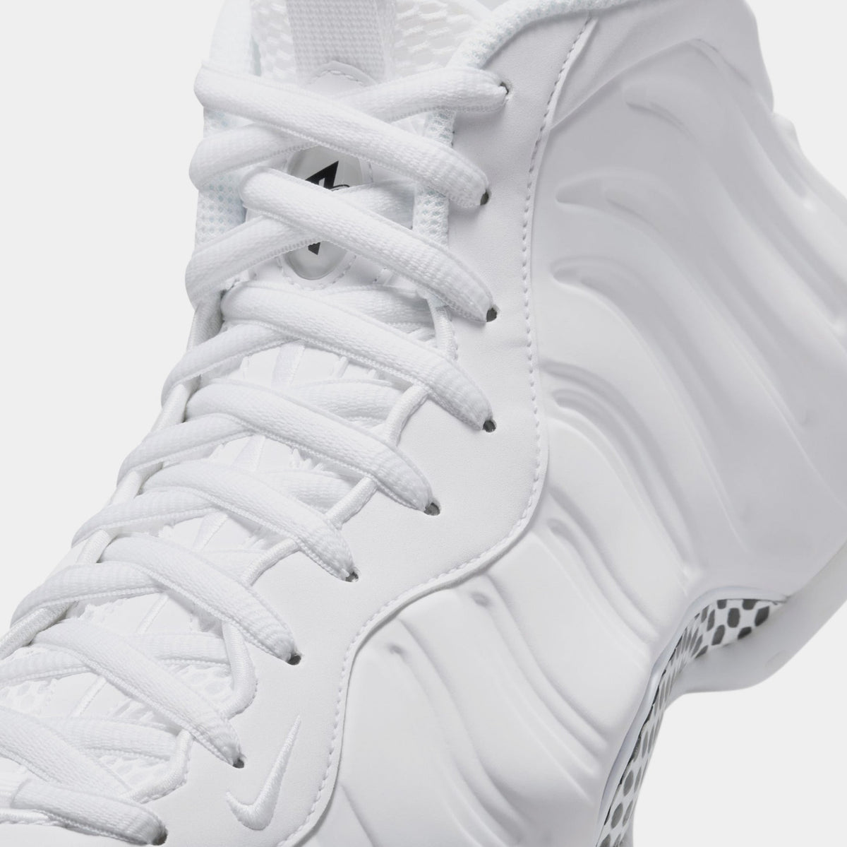 Exclusive Air Foamposite One Mens Lifestyle Shoes (White/White/White) — 8 — Detail View