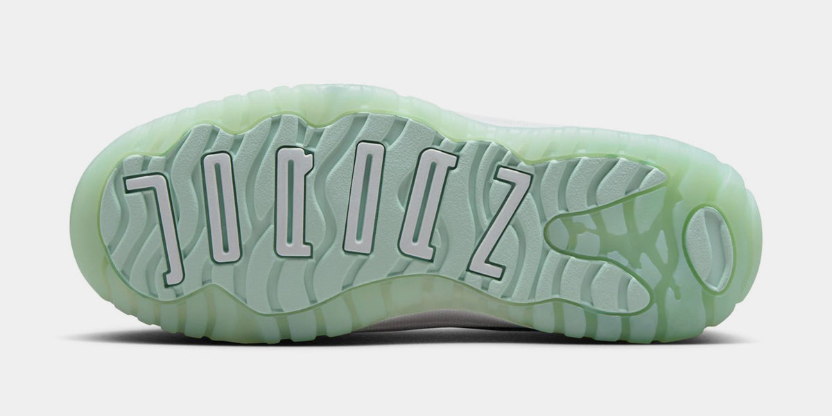 Exclusive Air Jordan 11 Retro Low Igloo Preschool Lifestyle Shoes (White/Igloo) — 10.5C — Top View
