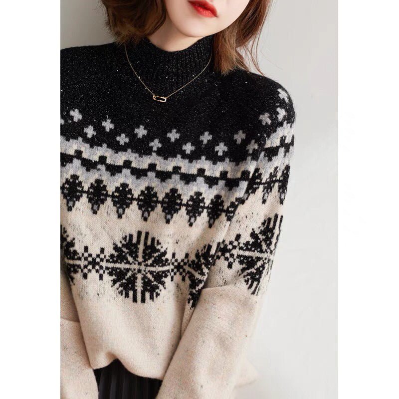 Exclusive Knitted Snowflake Retro Loose Sweater — Black under white — Size M — Detail View