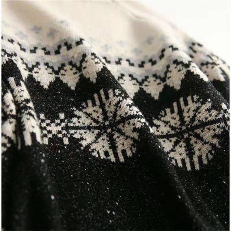 Exclusive Knitted Snowflake Retro Loose Sweater — Black under white — Size M — Top View