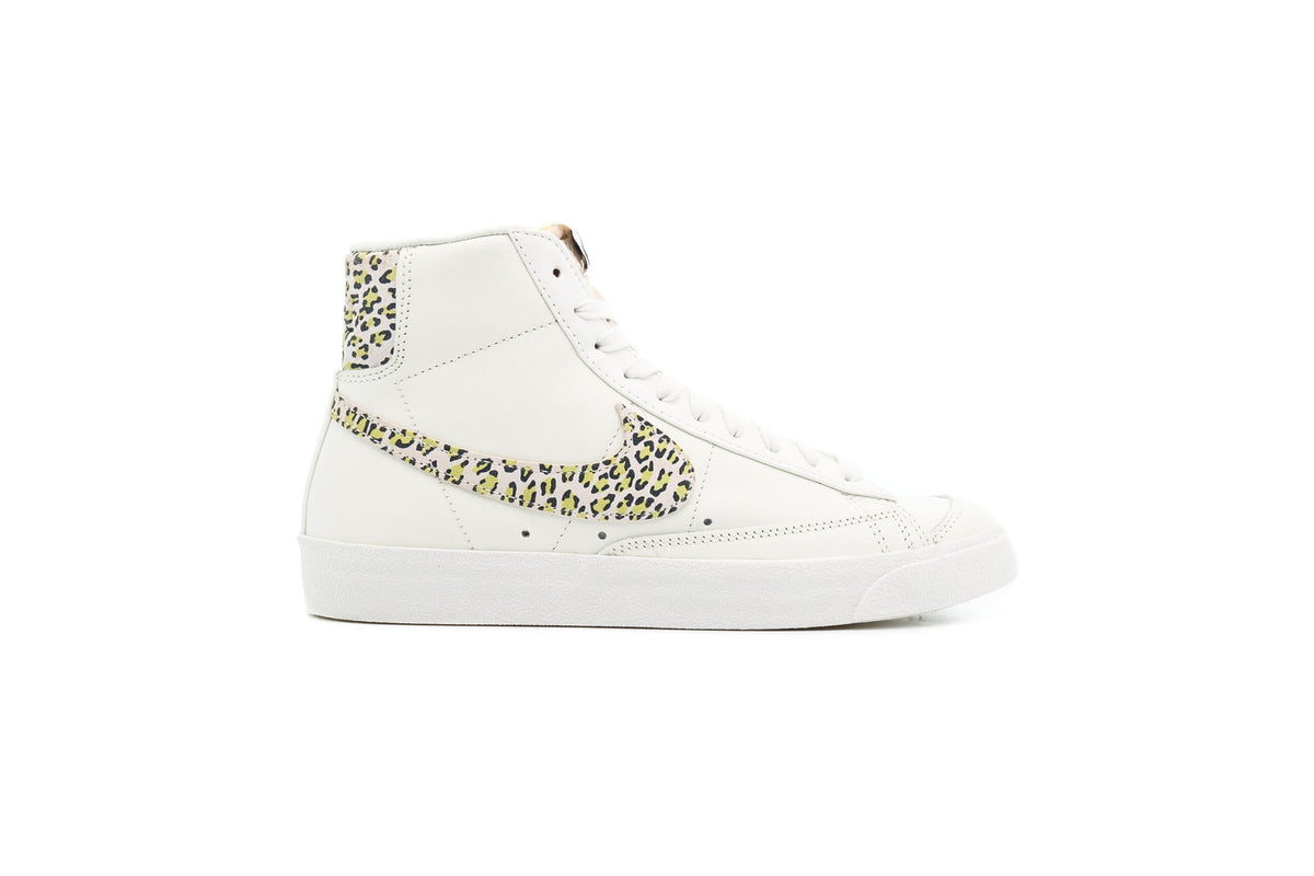 Exclusive Nike WMNS BLAZER MID '77 SE — 5 — Front View