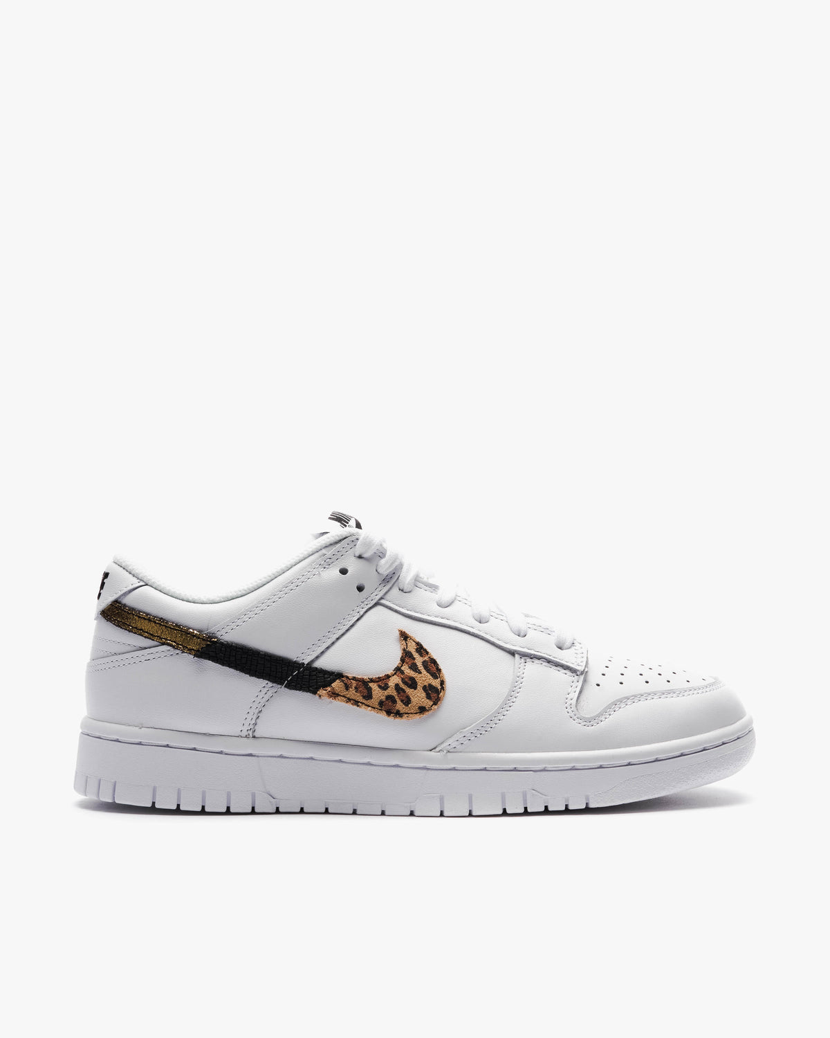 Exclusive Nike WMNS DUNK LOW SE — 5 — Front View