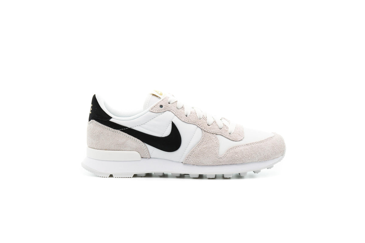 Exclusive Nike WMNS INTERNATIONALIST "SUMMIT WHITE" — 5 — Front View