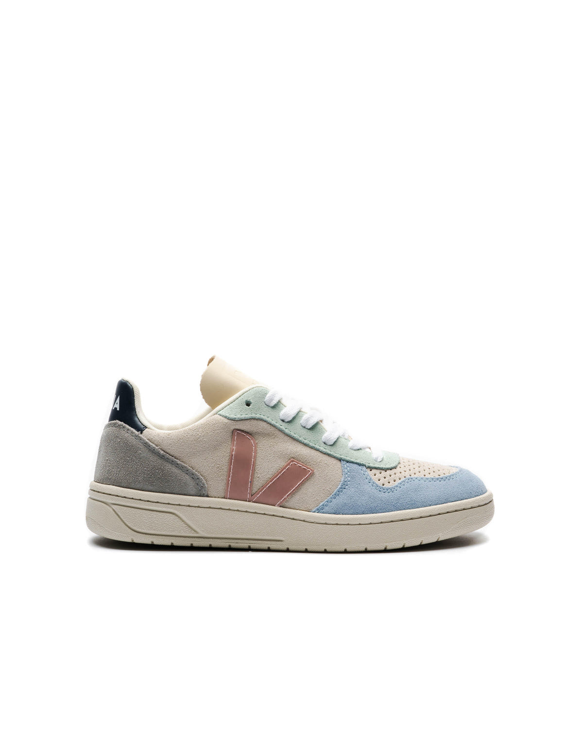Exclusive Veja V-10 — 4 — Front View