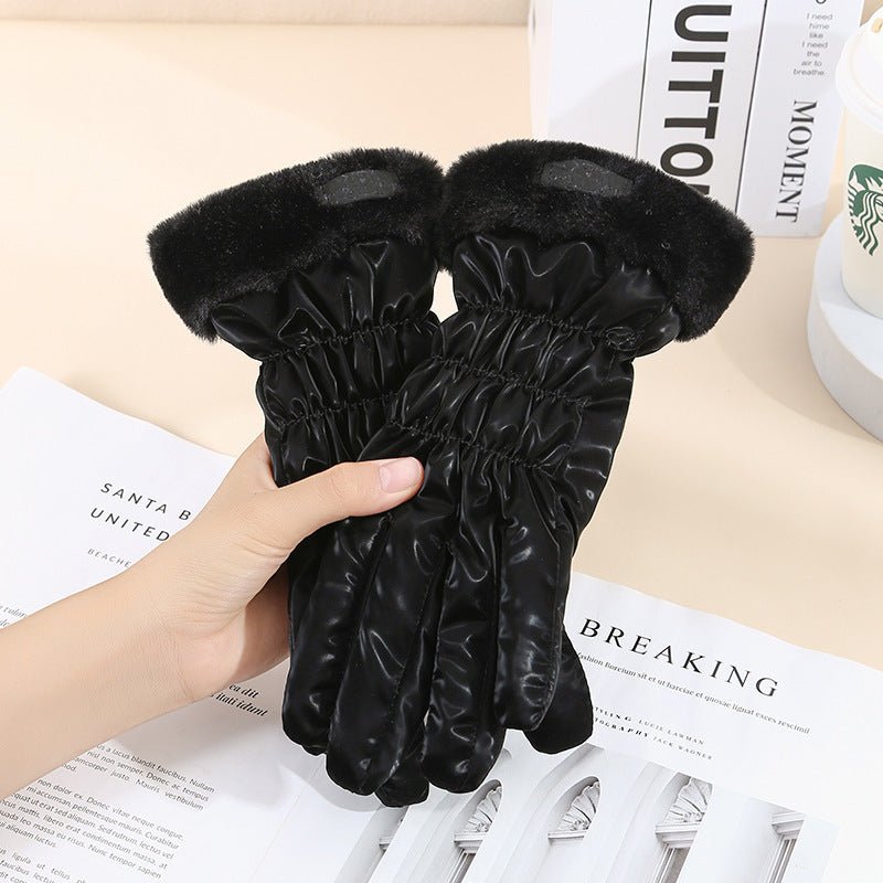 Exclusive Winter Women's Touch Screen Fleece-lined Thickened Warm Gloves — Fur Mouth Bear Beige — Side View